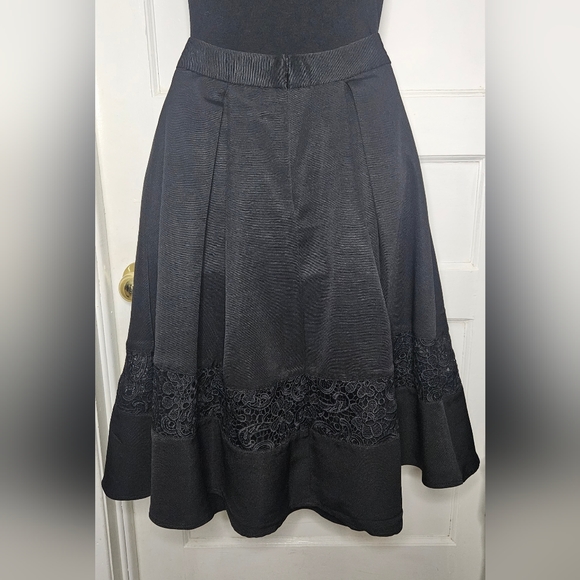 Express Black Midi Full Circle Fit&Flare Skirt W/Sheer Lace Panel Hem Size 2 NWT - Picture 2 of 10